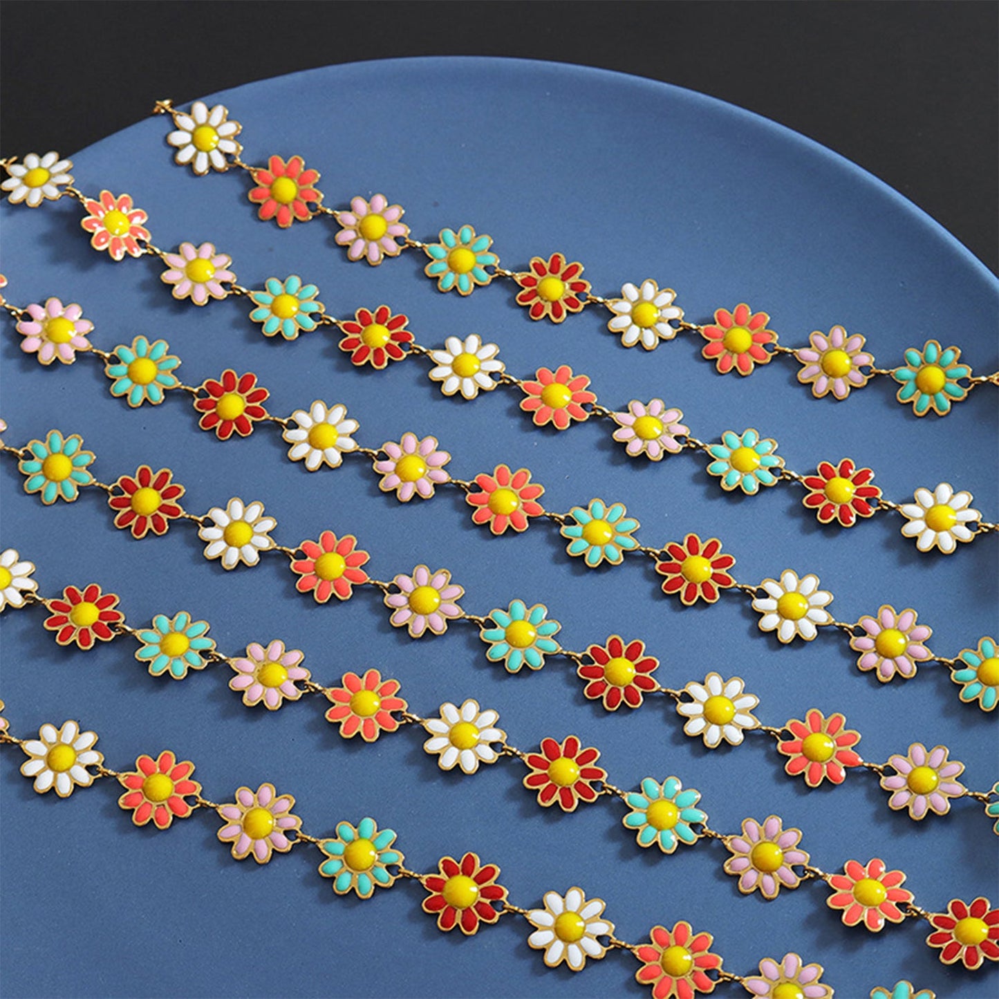Collier en acier titane avec goutte d'huile et fleur