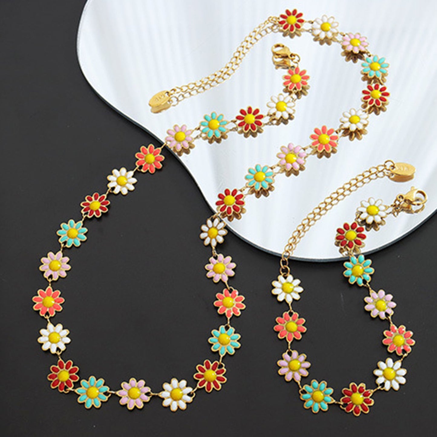 Collier en acier titane avec goutte d'huile et fleur