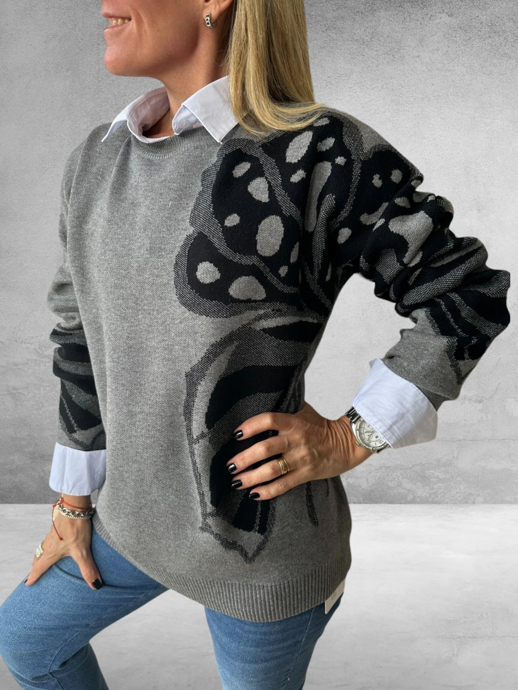 Women's Round Neck Printed Pullover Sweater gray and black