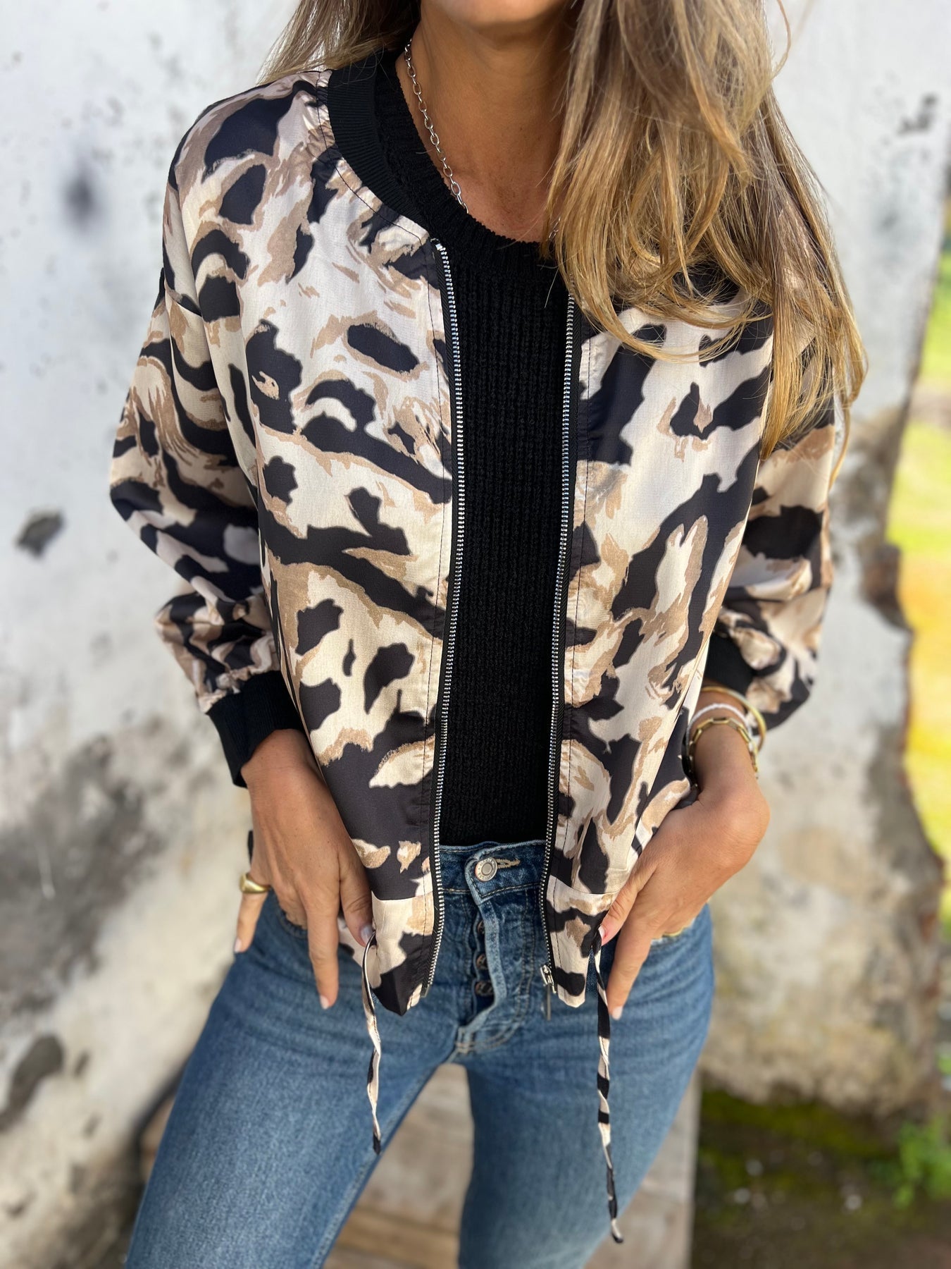 Women's Round Neck Long Sleeve Leopard Print Casual Top