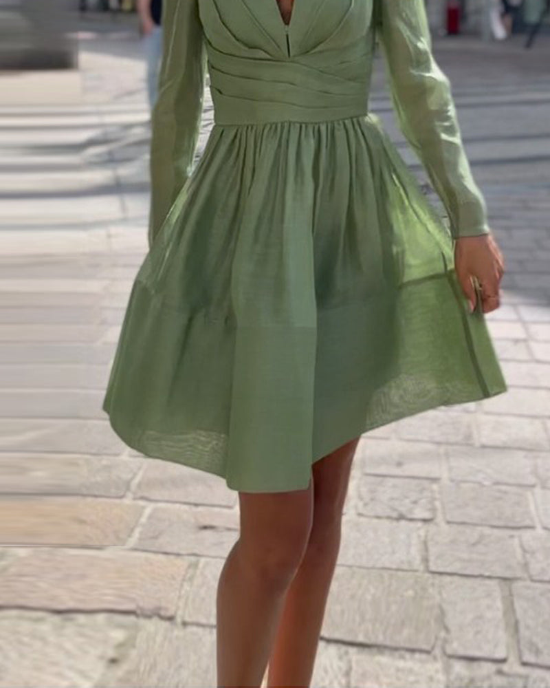 V-neck long-sleeved solid color dress