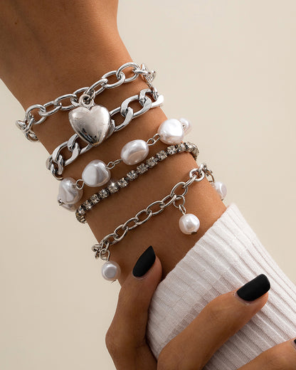 Modisches Armband-Set mit Herzmotiv 