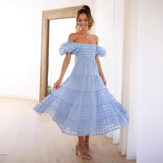 Damen Kleid mit einem Halsausschnitt, Laternenärmeln und Lagennähten