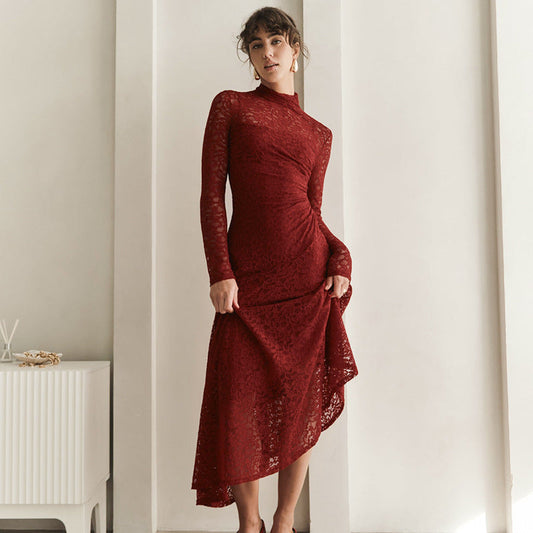 Damen Kleid mit Spitzennähten, plissiert, schmaler Passform, langen Ärmeln und schrägem Riemen