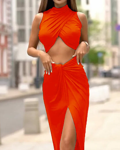 Sleeveless solid color slit two piece suit