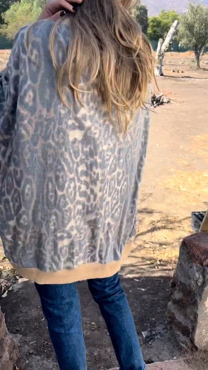 Round Neck Long Sleeve Leopard Print Casual Top