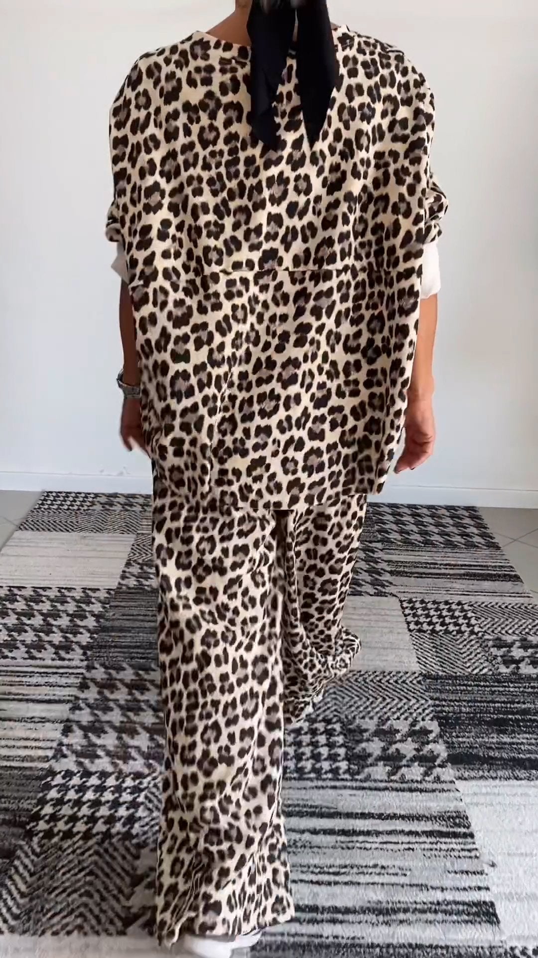 Women's Round Neck Long Sleeve Leopard Print Casual Suit