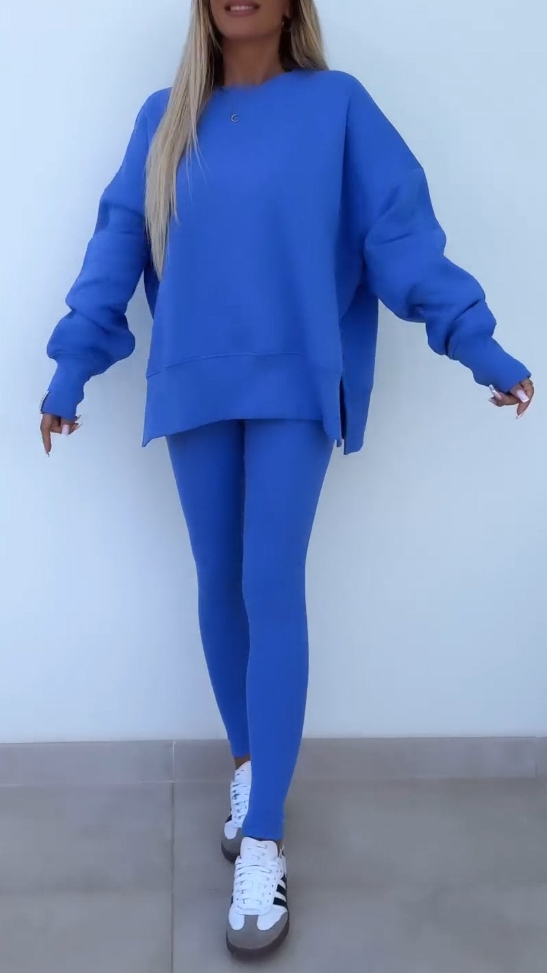 Round Necked Split Hoodie Two-piece Set blue