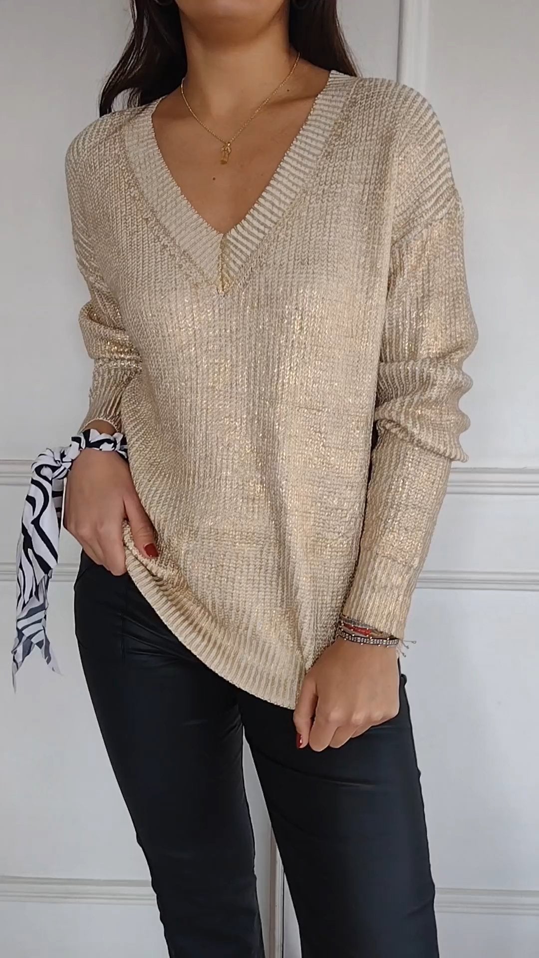 Women's V-neck Long-sleeved Top with Gold Stamping apricot