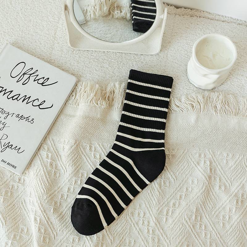 Socks women's autumn and winter new combed cotton striped high socks black one size