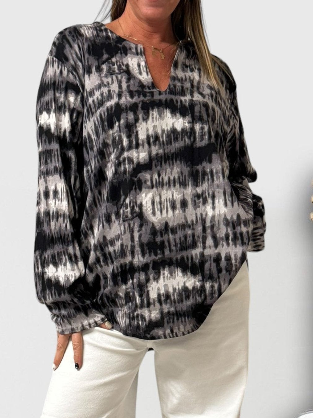 Women's Ombre Tie-Dye V-Neck Long Sleeve T-Shirt Black