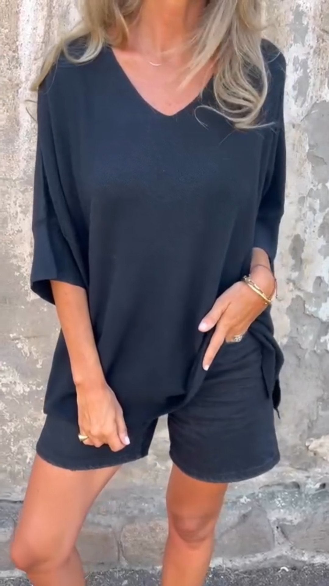 V-neck Mid-sleeve Shirt black