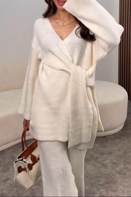 Casual knitted V-neck set